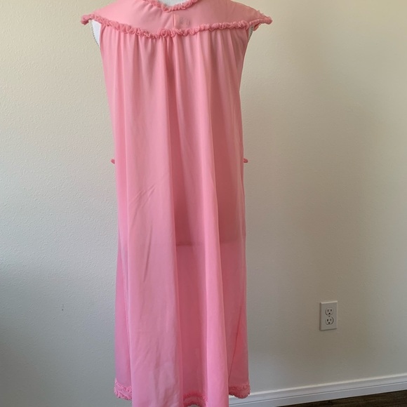 Elegant Pink Lace Nightgown - Picture 5 of 9
